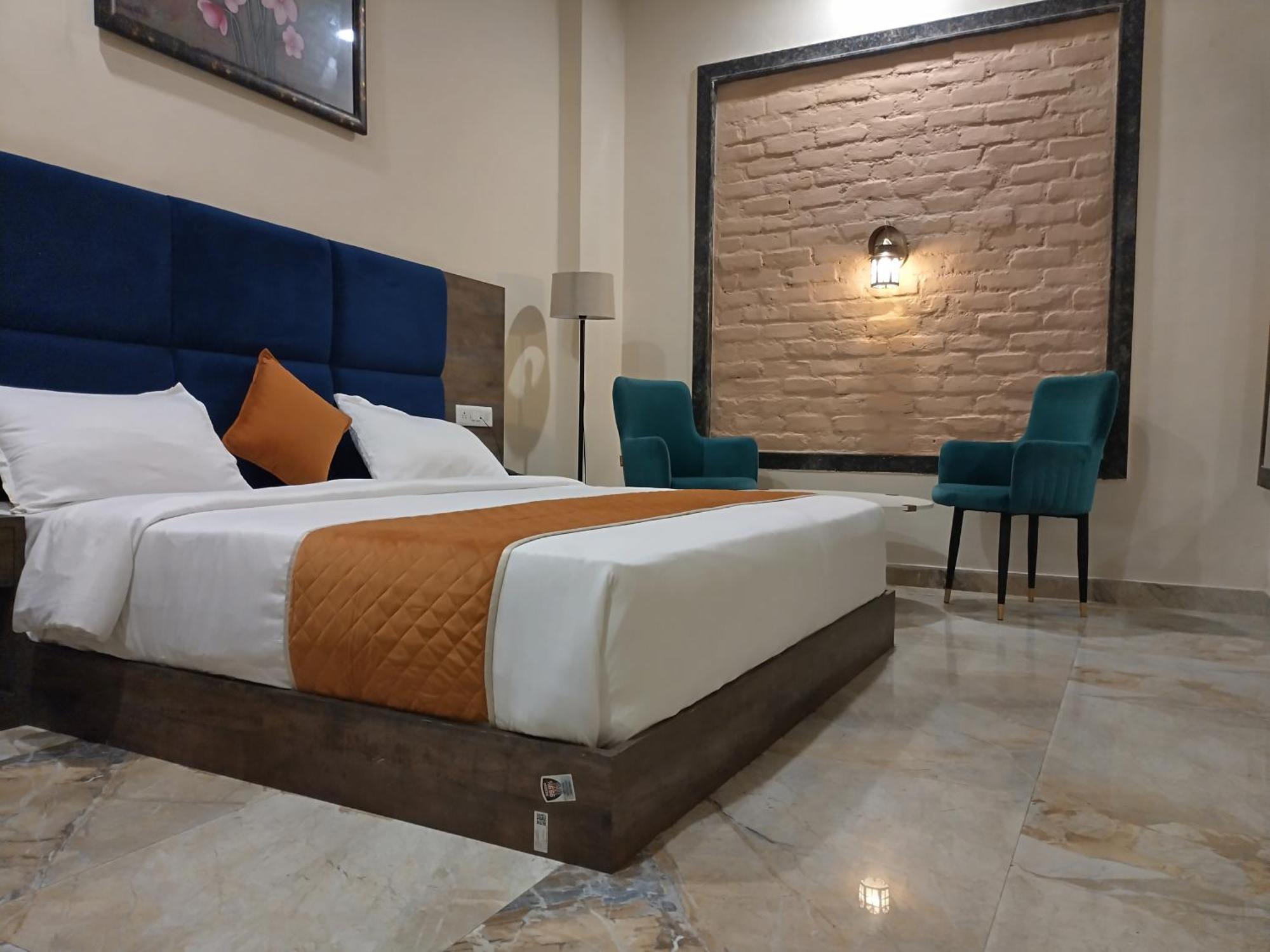 The Imperial Hotel And Convention Centre Kanpur Exterior photo