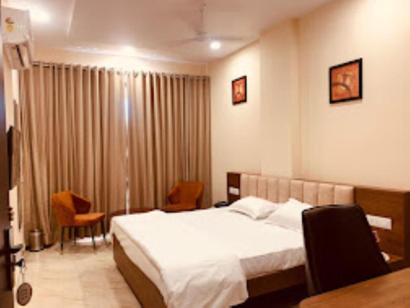 The Imperial Hotel And Convention Centre Kanpur Exterior photo