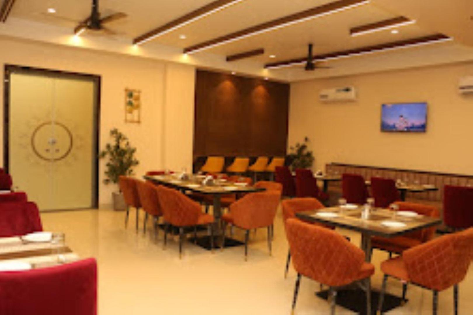 The Imperial Hotel And Convention Centre Kanpur Exterior photo